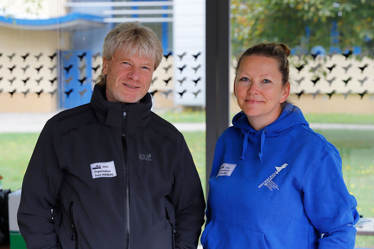 Hatten die Anmeldung fest im Griff: Sven Herberg und Simona Rau.